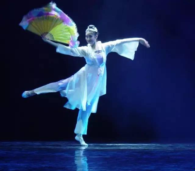 林秀成人舞蹈视频,动感舞步演绎魅力人生